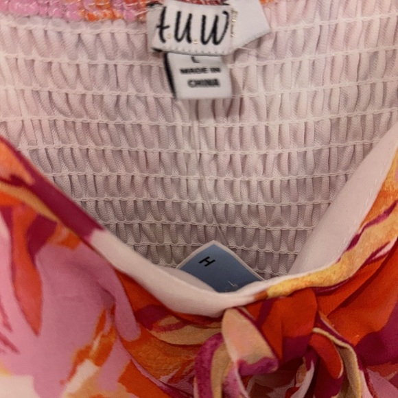 Very colorful, soft lightweight summer dress adjustable straps. The brand AUW - Picture 4 of 8